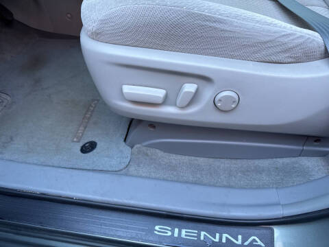 2014 Toyota Sienna LE 8-Passenger