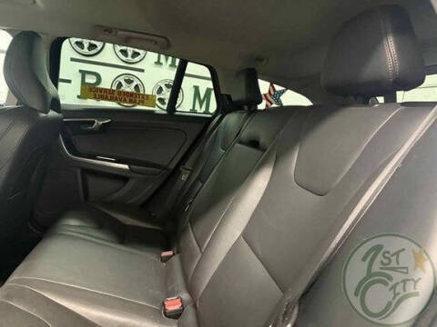 2016 Volvo V60 Cross Country T5 Platinum