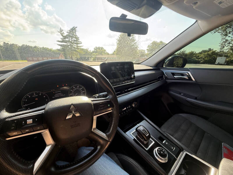 2023 Mitsubishi Outlander SE