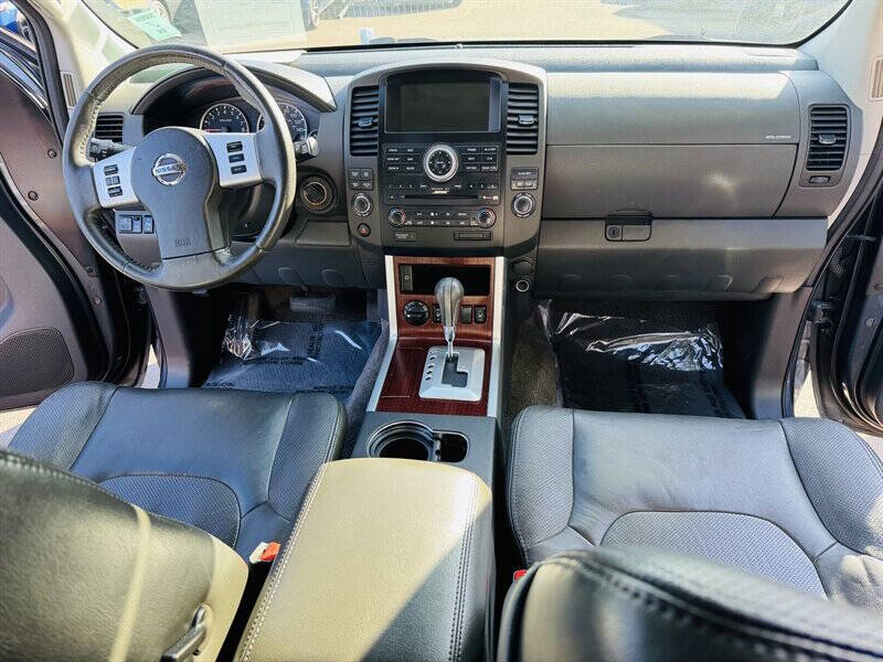 2011 Nissan Pathfinder LE