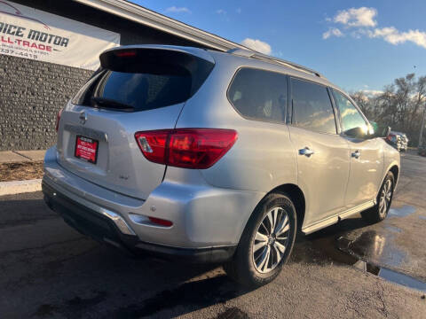 2017 Nissan Pathfinder SV