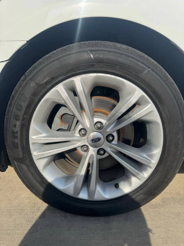 2016 Ford Taurus SEL