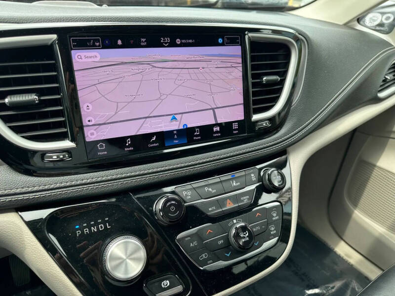 2022 Chrysler Pacifica Hybrid Touring L