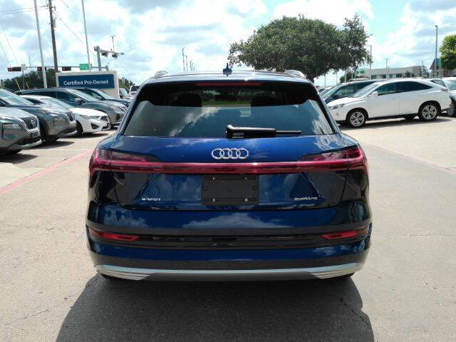 2021 Audi e-tron quattro Premium