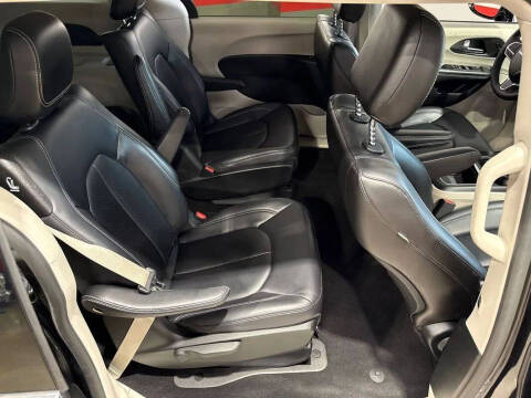 2024 Chrysler Pacifica Plug-In Hybrid Select
