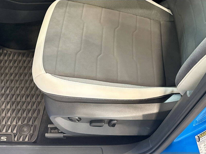 2025 Volkswagen Taos SE 4Motion