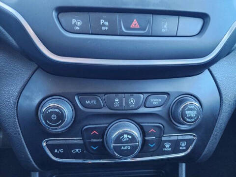 2023 Jeep Cherokee Altitude Lux