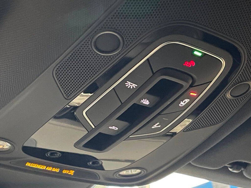 2022 Audi e-tron quattro Premium