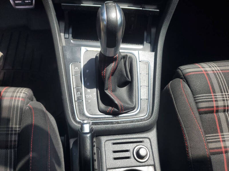 2017 Volkswagen Golf GTI S