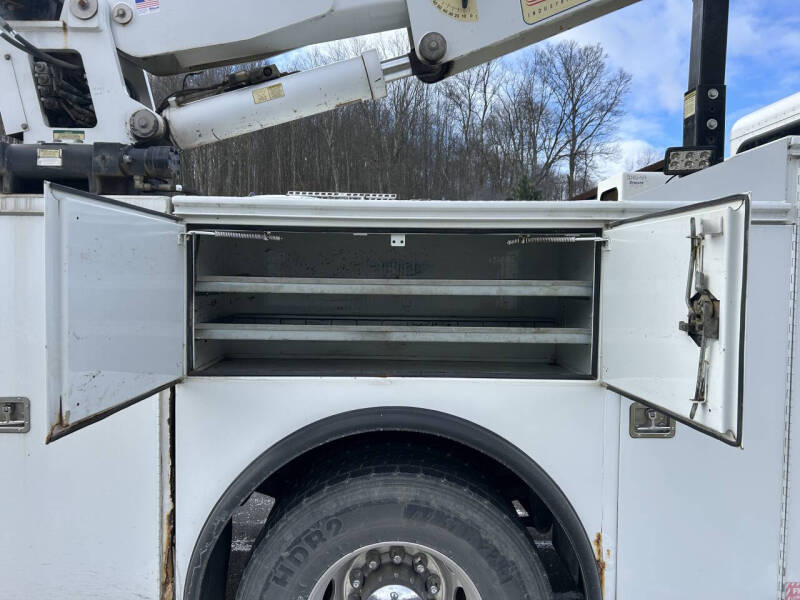 2006 Peterbilt 335 Mechanic's Truck