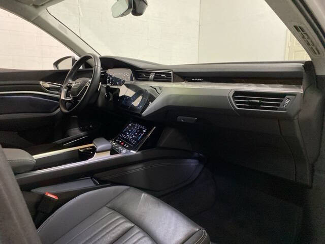 2024 Audi Q8 e-tron quattro Premium Plus