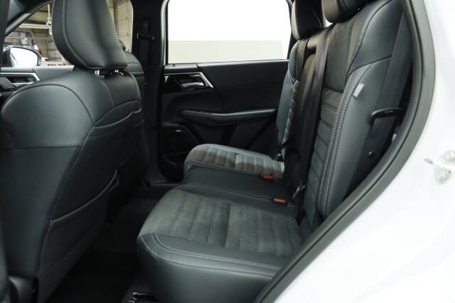 2026 Mitsubishi Outlander LE
