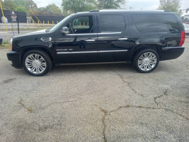 2014 Cadillac Escalade ESV Platinum Edition's photo