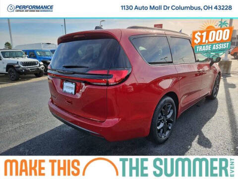 2026 Chrysler Pacifica Select