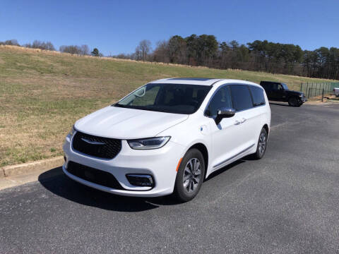 2023 Chrysler Pacifica Plug-In Hybrid for sale at Hayes Chrysler Dodge Jeep of Baldwin in Alto GA