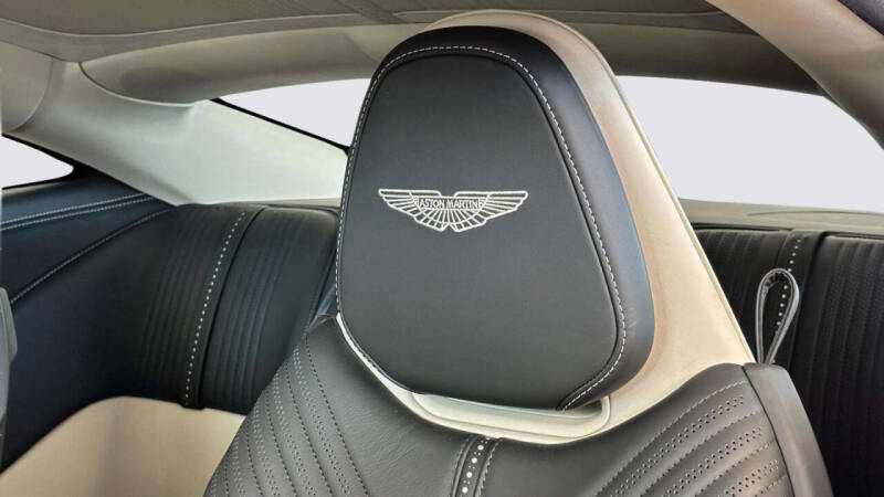 2022 Aston Martin DB11 V8