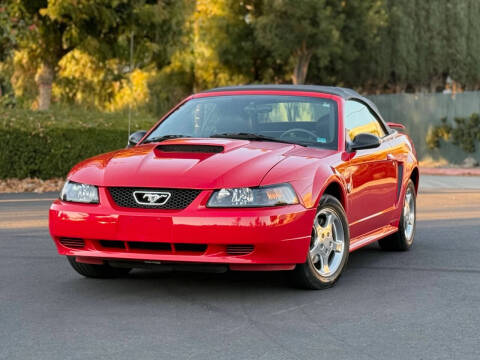 2004 Ford Mustang Deluxe