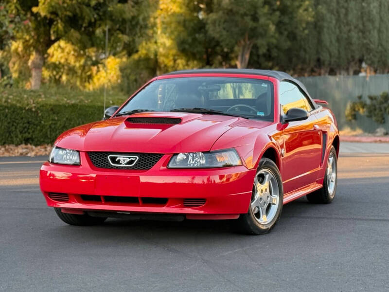2004 Ford Mustang Deluxe