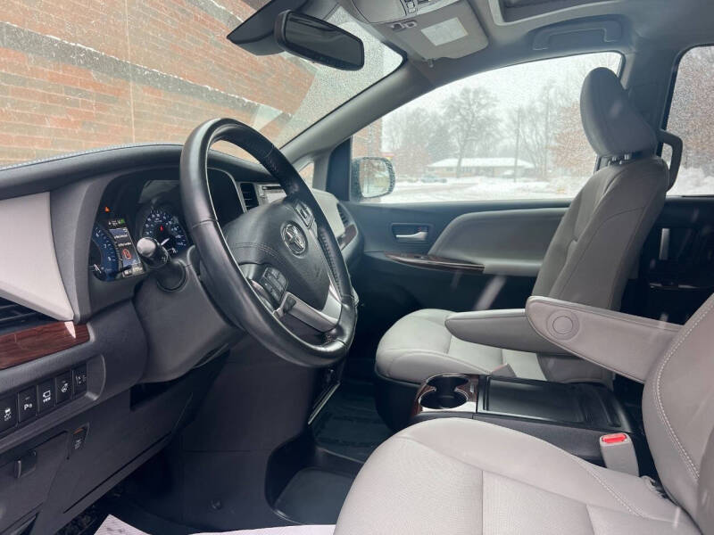 2019 Toyota Sienna Limited Premium 7-Passenger