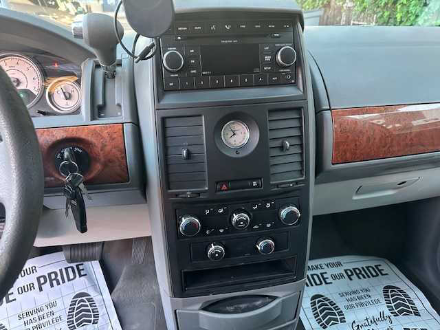 2008 Chrysler Town and Country LX