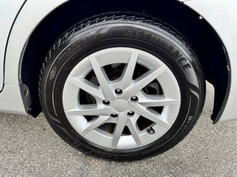 2014 Toyota Prius v Two