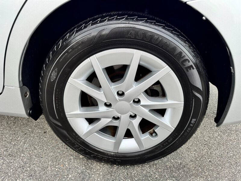 2014 Toyota Prius v Two