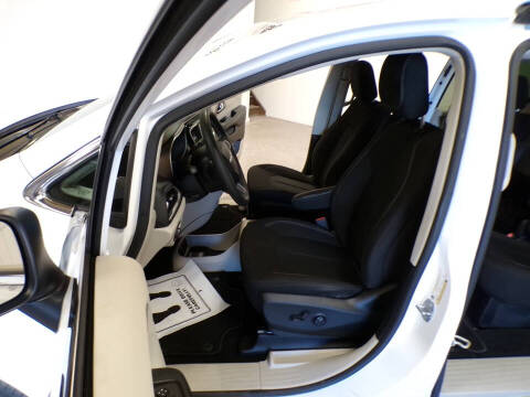 2022 Chrysler Voyager LX