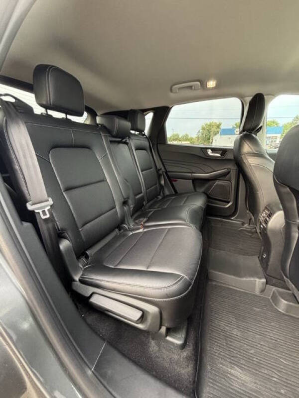 2022 Ford Escape Hybrid Titanium