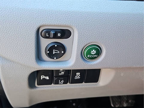 2022 Honda Pilot Touring w/Rear Captain's Chairs