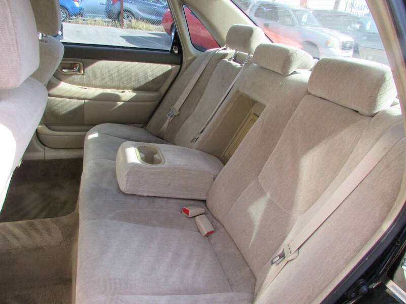 2001 Toyota Avalon XLS photo 22