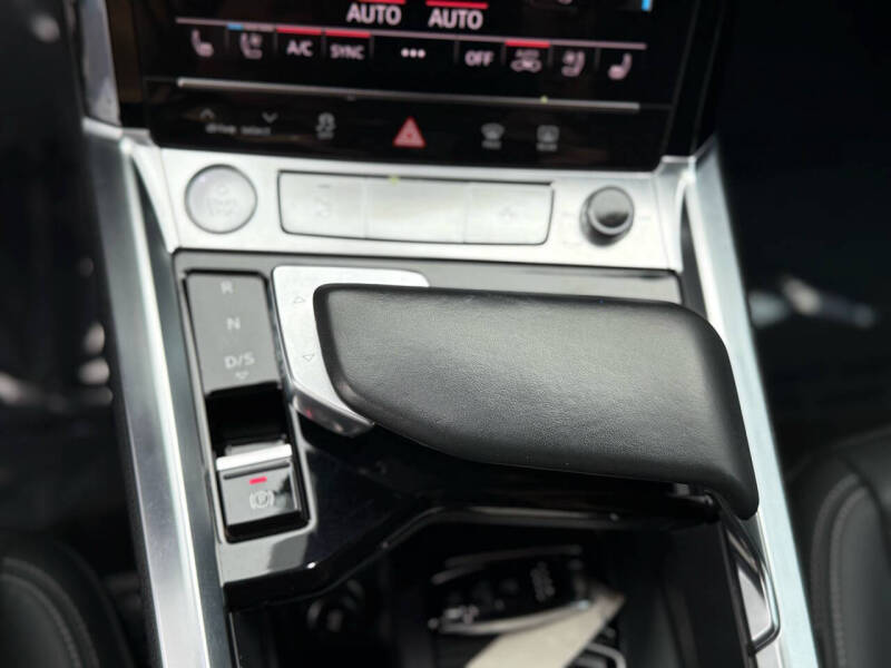 2019 Audi e-tron quattro Premium Plus