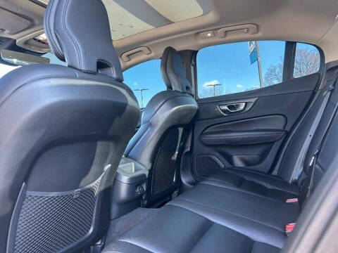 2024 Volvo S60 B5 Plus Dark Theme