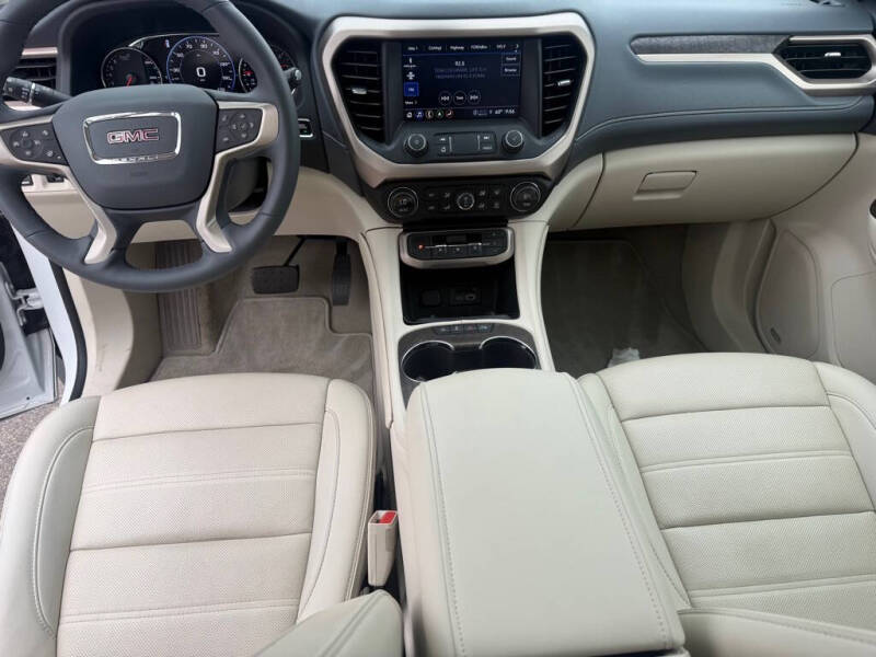 2023 GMC Acadia Denali