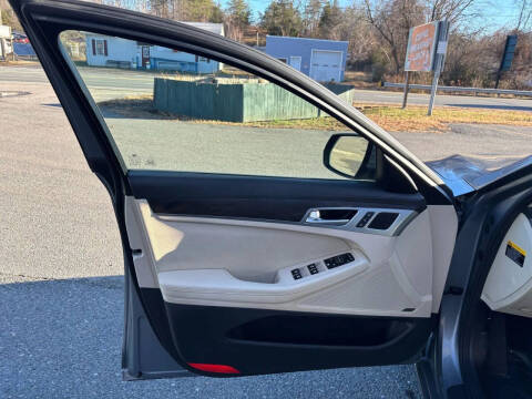 2015 Hyundai Genesis