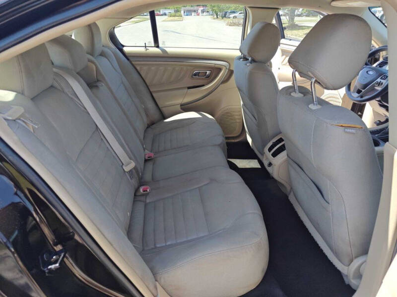 2013 Ford Taurus SE