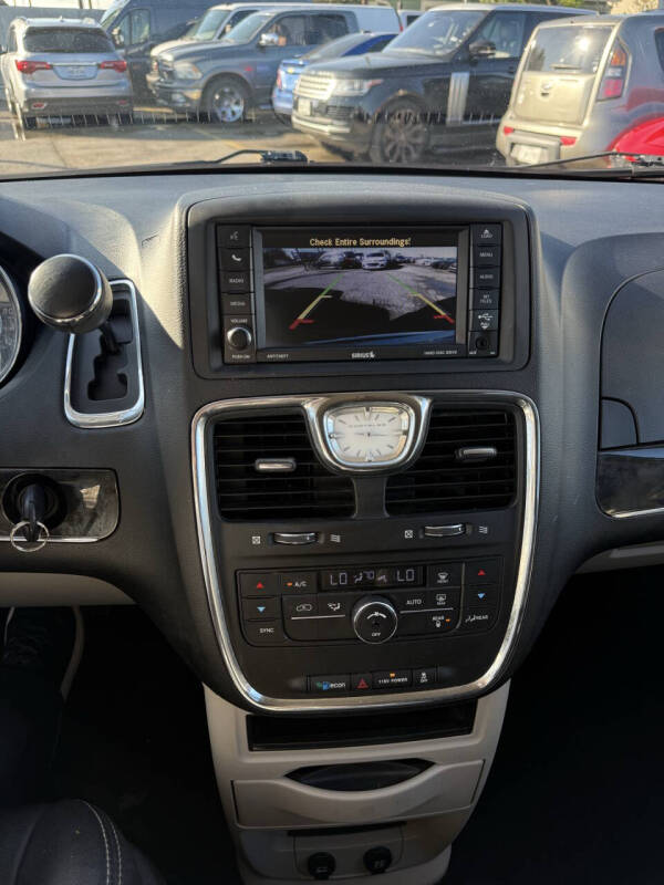 2014 Chrysler Town and Country Touring