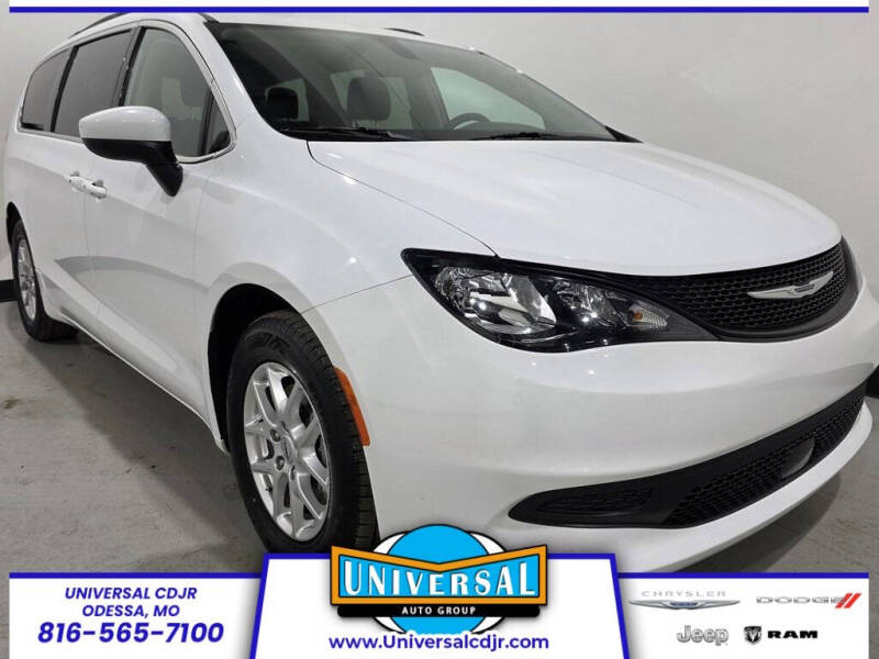 2022 Chrysler Voyager LX