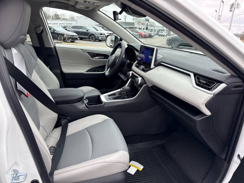 2025 Toyota RAV4 XLE Premium