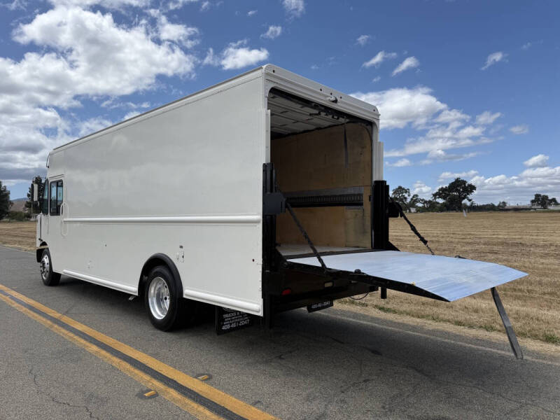 2014 Freightliner MT55 Chassis