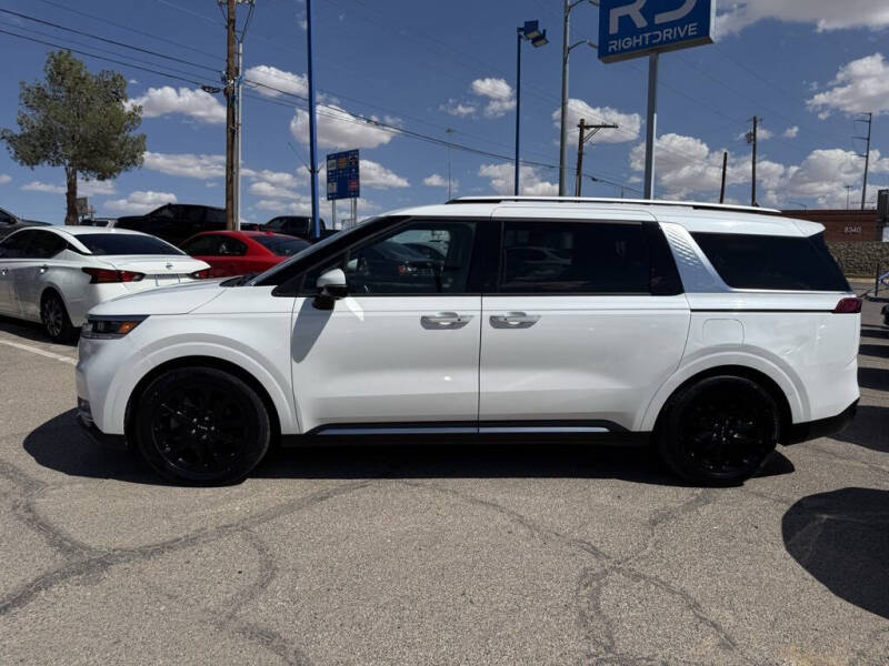 2022 Kia Carnival SX