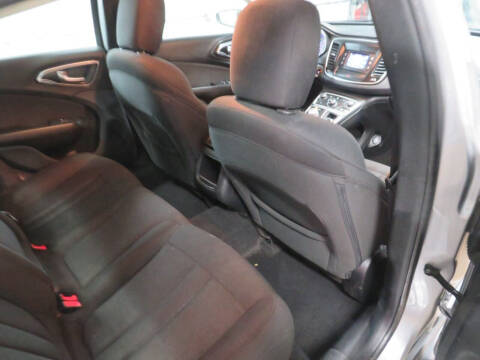 2016 Chrysler 200 LX