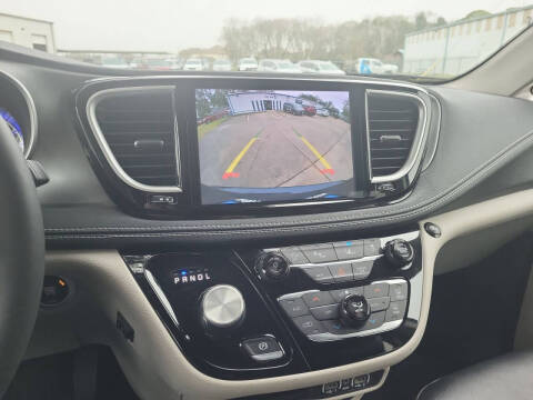 2022 Chrysler Pacifica Touring L