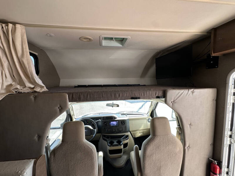 2019 Winnebago Outlook