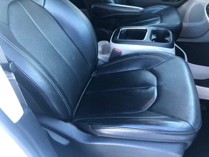 2022 Chrysler Pacifica Touring L