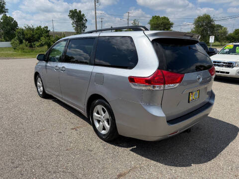 2012 Toyota Sienna LE 8-Passenger