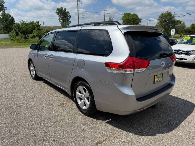 2012 Toyota Sienna LE 8-Passenger