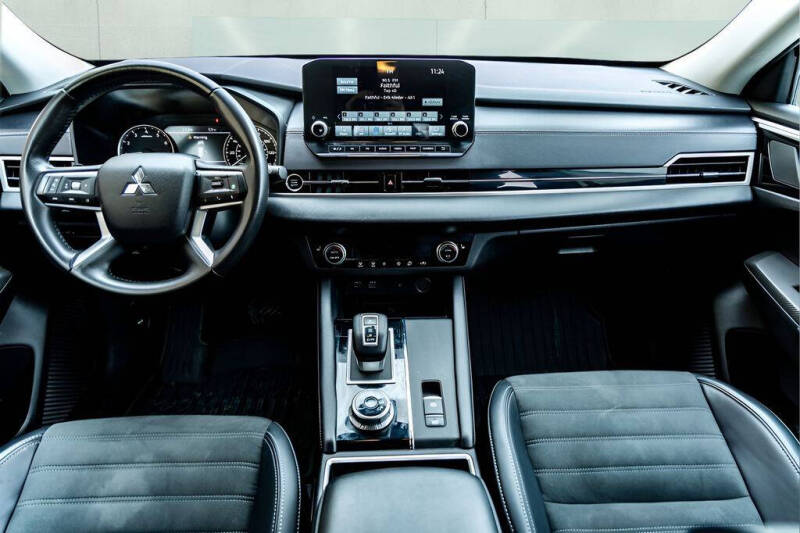 2024 Mitsubishi Outlander SE