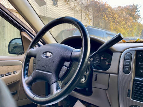 2004 Ford Explorer XLT