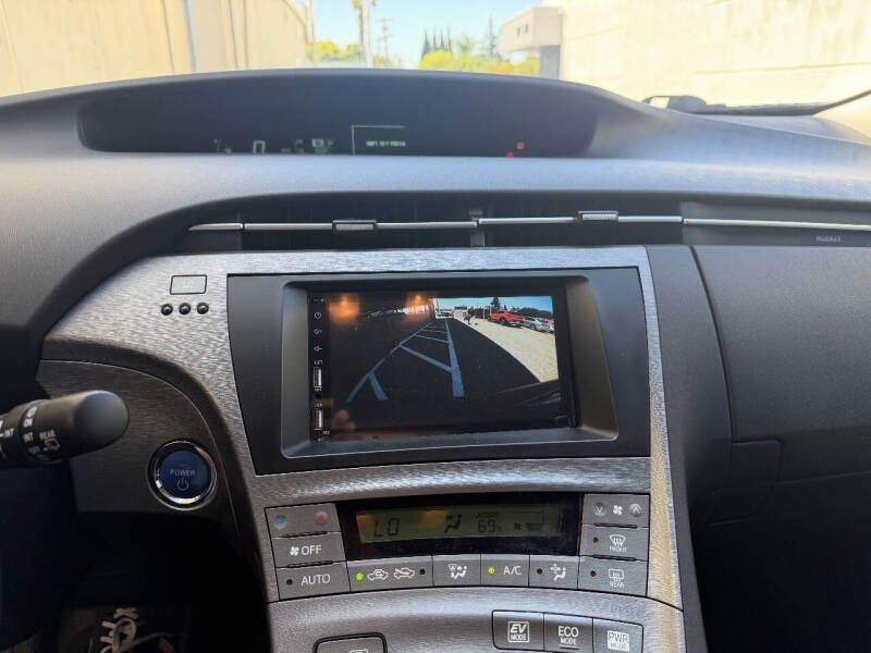 2015 Toyota Prius Three