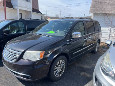 2014 Chrysler Town and Country for sale at Holiday Auto Sales in Grand Rapids MI